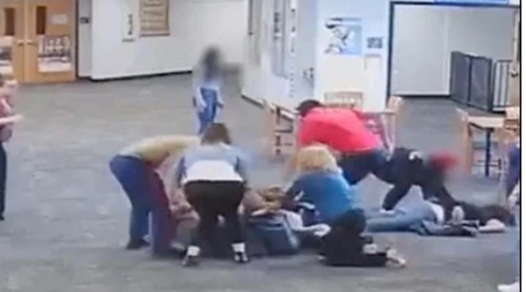 Μαθητής ξυλοκόπησε άγρια καθηγήτρια επειδή του πήρε το  Nintendo (σοκαριστικό βίντεο)