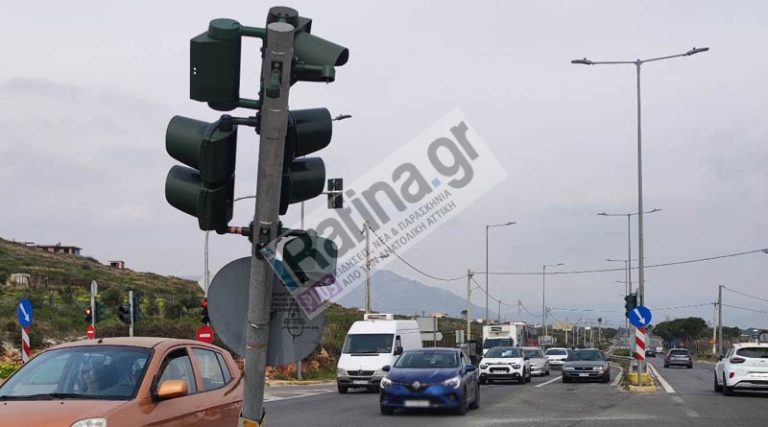 Νέος Βουτζάς: Όχημα έπεσε πάνω στα φανάρια στη Β’ Είσοδο στη Λεωφόρο Μαραθώνος! (φωτό)