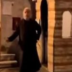 Σάλος με ρασοφόρο που βρίζει χυδαία έξω από εκκλησία! (βίντεο)