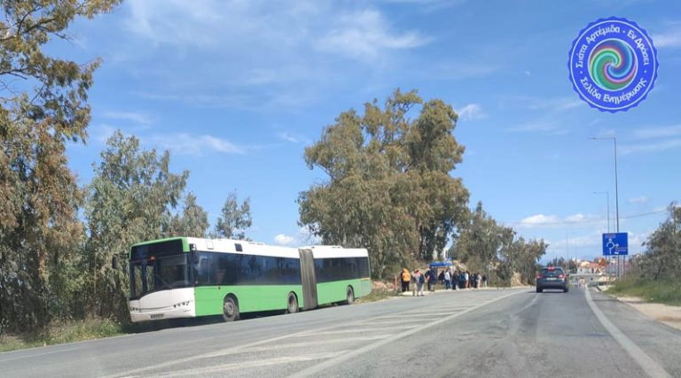 Αρτέμιδα: Ακόμα ένα λεωφορείο έμεινε από βλάβη  – Το παράτησαν στην άκρη του δρόμου προς τα Σπάτα (φωτό)