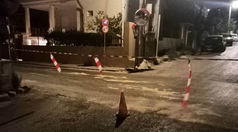 Αρτέμιδα: Προσοχή! Χύθηκε πετρέλαιο στο οδόστρωμα στην οδό Αγίας Παρασκευής! (φωτό)