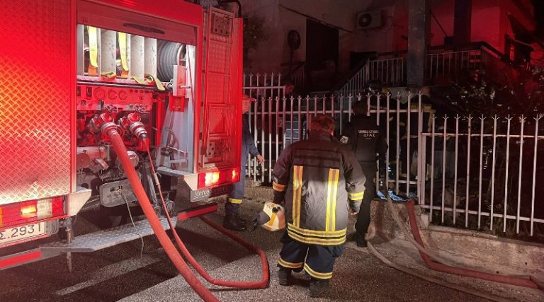 Οι πρώτες εικόνες από την φωτιά σε μονοκατοικία στη Ραφήνα – Κάηκε ολοσχερώς το υπόγειο! (φωτό)