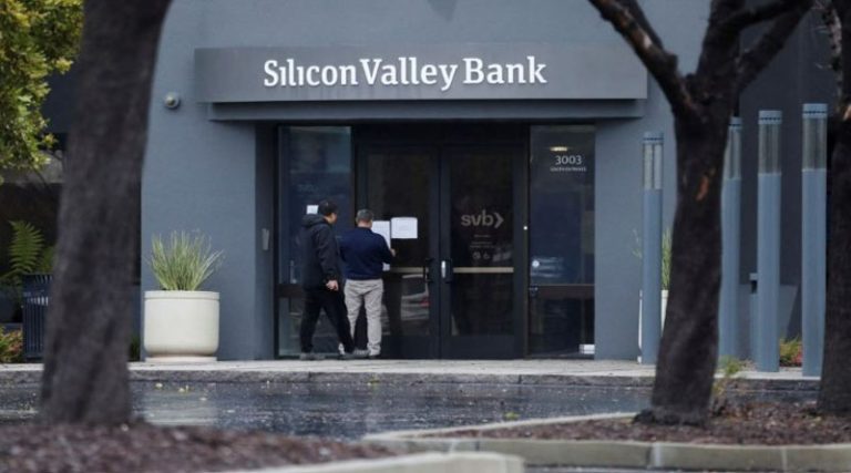 Silicon Valley Bank: Ποια είναι η άγνωστη τράπεζα που κατέρρευσε και επανέφερε μνήμες Lehman Brothers