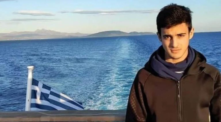 Τέμπη: Συγκλονίζουν τα λόγια του ιερέα – πατέρα του 23χρονου Κυπριανού για τον χαμό του γιού του (βίντεο)