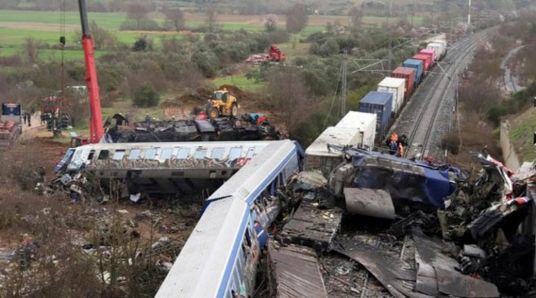 Σύγκρουση τρένων στα Τέμπη: Άρχισαν οι αγωγές από συγγενείς επιβατών