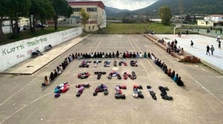 «Στείλε όταν φτάσεις» – Το συγκινητικό μήνυμα μαθητών για την τραγωδία στα Τέμπη (φωτό)