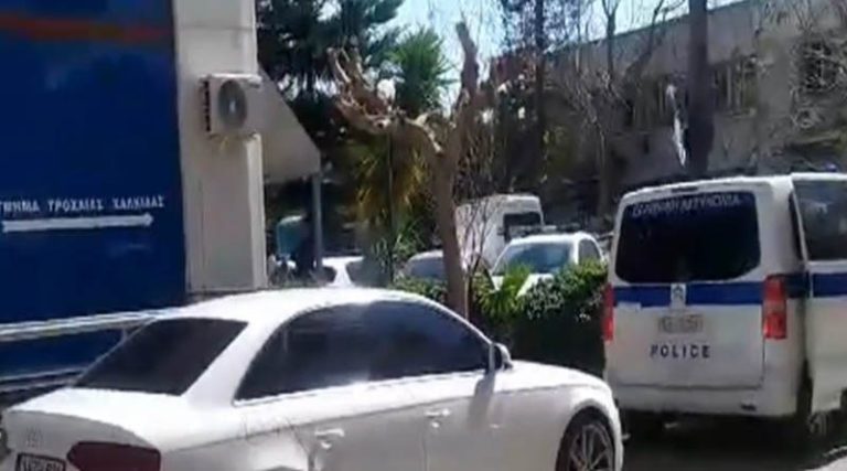 Άγρια καταδίωξη – Αυτοπυροβολήθηκε ο οδηγός του αυτοκινήτου! (φωτό & βίντεο)