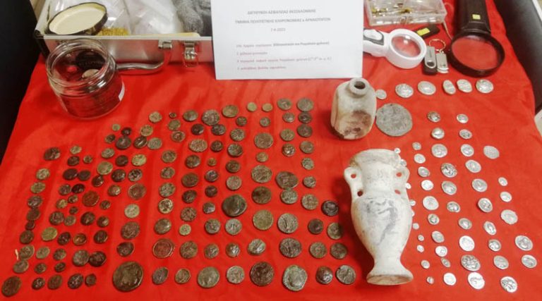 Αρχαιοκάπηλος θα έστελνε δέμα με… 180 αρχαία νομίσματα στη Γερμανία
