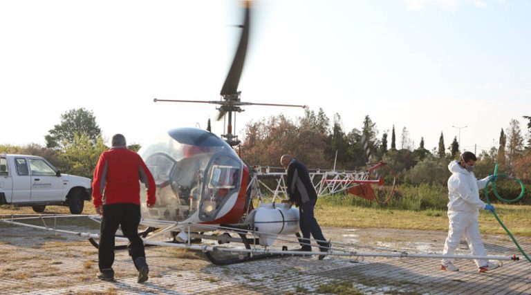 Μαραθώνας: Ψεκασμοί με ελικόπτερο για την αντιμετώπιση των κουνουπιών (φωτό & βίντεο)