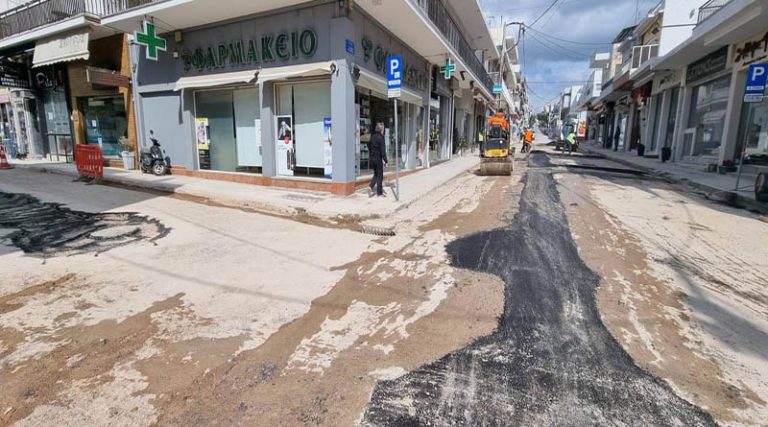 Ραφήνα: Επεμβάσεις για την αποκατάσταση των οδοστρωμάτων στους δρόμους που έγιναν οι εργασίες για την αποχέτευση (φωτό)