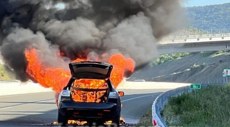 Αυτοί είναι οι λόγοι που ένα αυτοκίνητο παίρνει φωτιά εν κινήσει – Τι πρέπει να κάνει άμεσα ο οδηγός