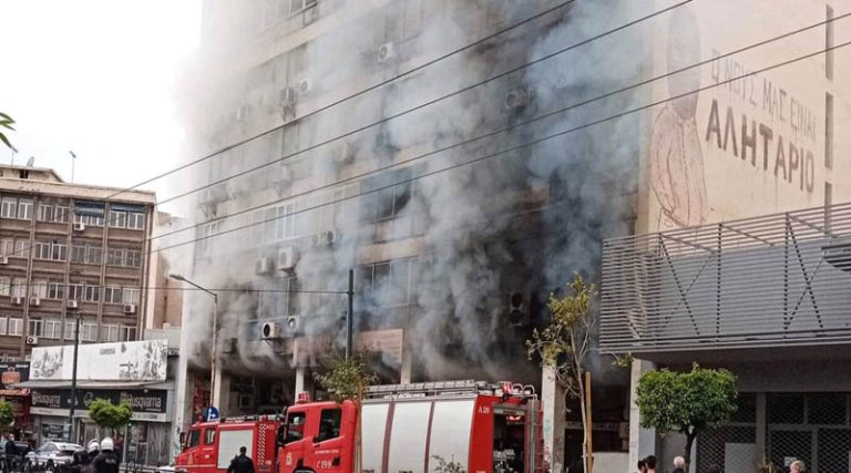 Το «μυστήριο» με τη φωτιά στο κτήριο στον Πειραιά – Καταγγελίες από το Διοικητικό Πρωτοδικείο