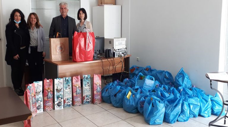Κορωπί: Μεγάλη η βοήθεια των δωρητών για το Κοινωνικό Παντοπωλείο (φωτό)