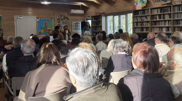 Ραφήνα: Κατάμεστη η Βιβλιοθήκη του Νέου Βουτζά στη διάλεξη της Μαρίας Ευθυμίου! (φωτό)