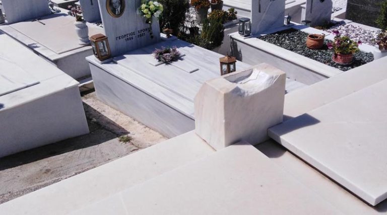 Ραφήνα: Ντροπή! Αφαίρεσαν μαρμάρινο σταυρό από μνήμα στο κοιμητήριο! (φωτό)