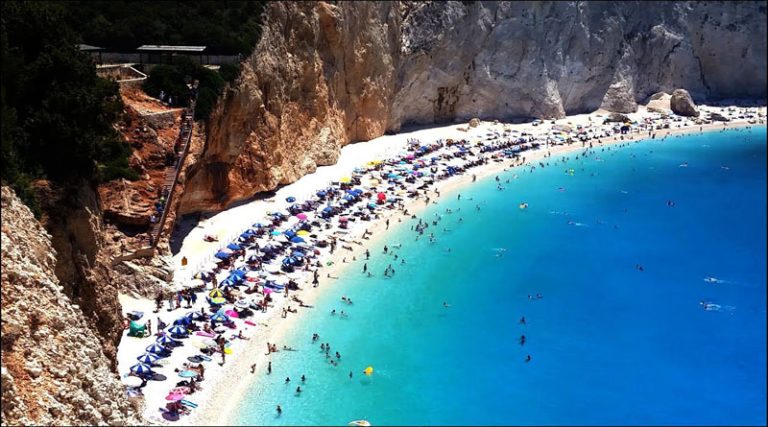 Vogue: Αυτές είναι οι καλύτερες ελληνικές παραλίες για το 2023 (φωτό)