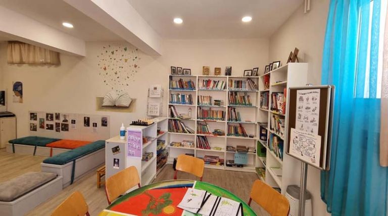 Νέα σχολική βιβλιοθήκη στο 2ο Δημοτικό Διασταύρωσης Ραφήνας (φωτό)