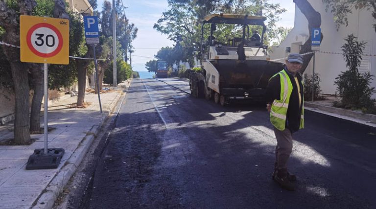 Συνεχίζονται οι ασφαλτοστρώσεις σε κεντρικούς δρόμους της Ραφήνας (φωτό)
