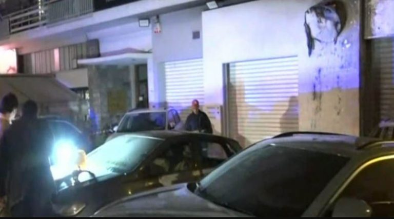 Εμπρηστική επίθεση σε έκθεση αυτοκινήτων στη Λεωφόρο Αλεξάνδρας – Πυρπόλησαν οχήματα (βίντεο)