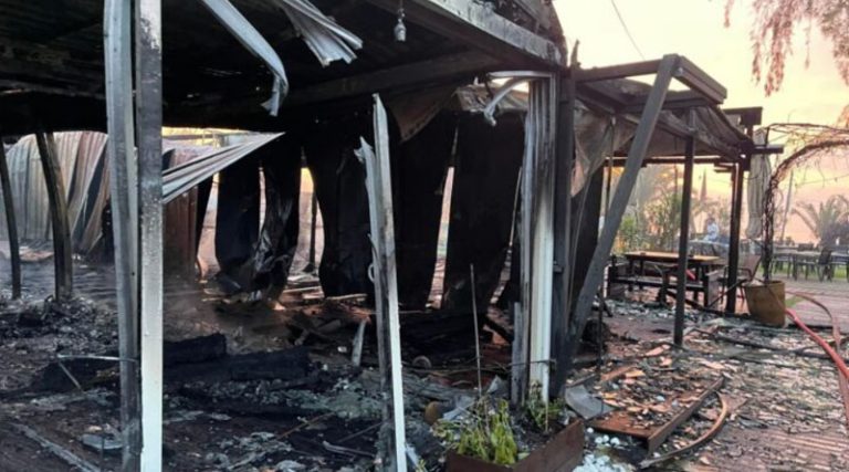 Αρτέμιδα: Φωτιά σε  καφέ μπαρ – Καταστράφηκε ολοσχερώς! (φωτό & βίντεο)