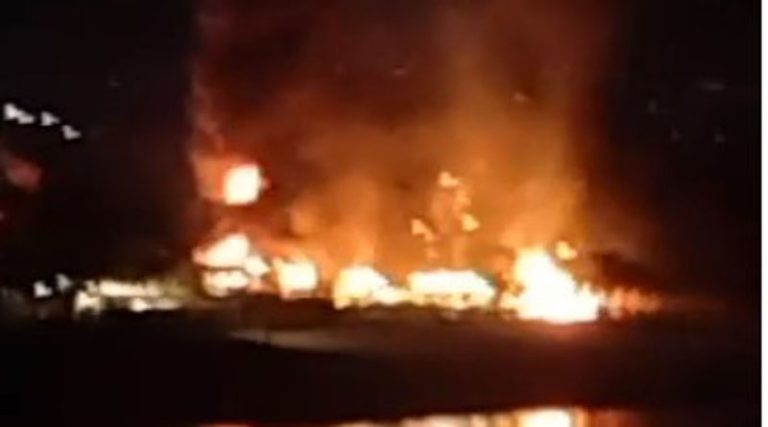 Αρτέμιδα: Σοκάρουν τα βίντεο από την στιγμή που ξέσπασε η φωτιά σε καφετέρια τα ξημερώματα