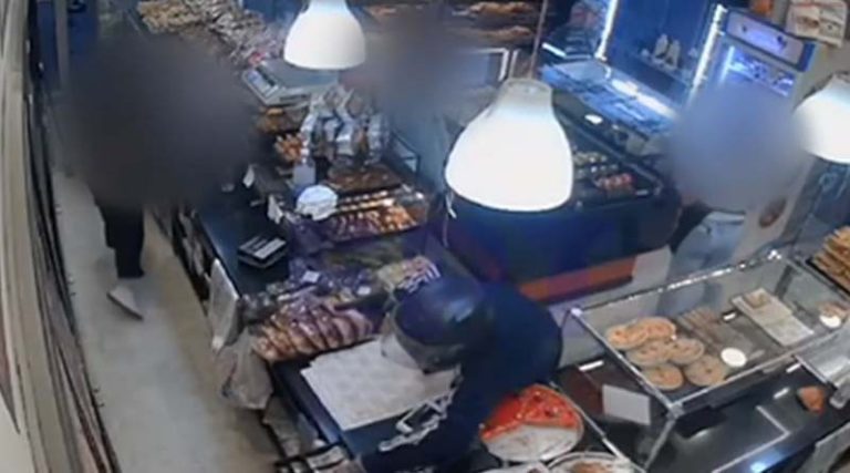 Βίντεο ντοκουμέντο από ένοπλη ληστεία σε φούρνο – Kόλλησε το όπλο στον κρόταφο υπαλλήλου!