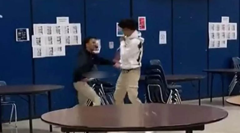 Σοκαριστική επίθεση με μαχαίρι από μαθητή σε σχολείο!