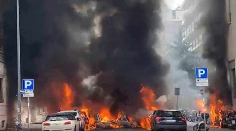 Ισχυρή έκρηξη συντάραξε το Μιλάνο – Πολλά οχήματα τυλίχτηκαν στις φλόγες! (βίντεο)