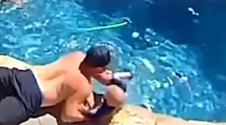 Η στιγμή που πατέρας σώζει το μωρό του από πνιγμό σε πισίνα! (βίντεο)