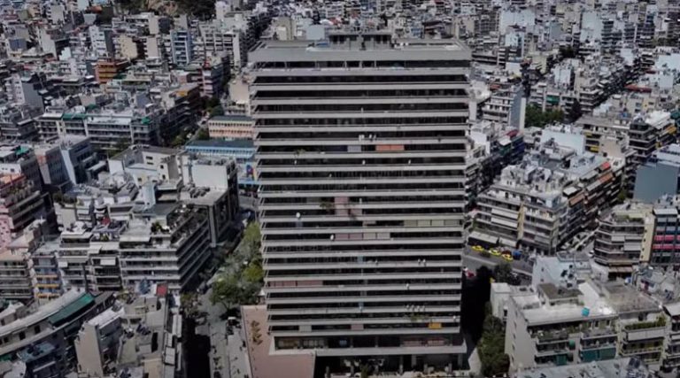Ο γιγάντιος πύργος κατοικιών στην καρδιά της Αθήνας με τον μυστηριώδη 13ο lost όροφο! (βίντεο)