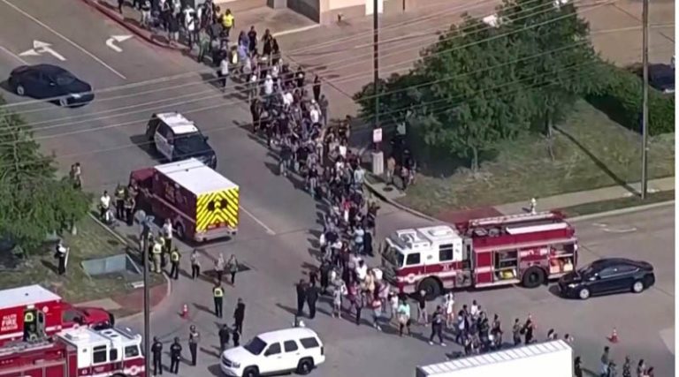 Τουλάχιστον 9 νεκροί από πυροβολισμούς σε εμπορικό κέντρο στο Τέξας!
