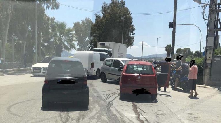 Τροχαίο ατύχημα τώρα στην Αρτέμιδα – Κλειστή λωρίδα κυκλοφορίας (φωτό)