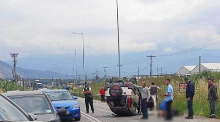 Τρομακτικό τροχαίο: Συγκρούστηκαν 2 αυτοκίνητα – Αναποδογύρισε το τζιπ! (φωτό & βίντεο)