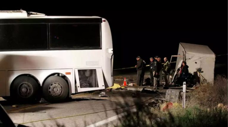 Τρομακτικό δυστύχημα: Λεωφορείο έπεσε σε χαράδρα – 18 τουρίστες νεκροί!