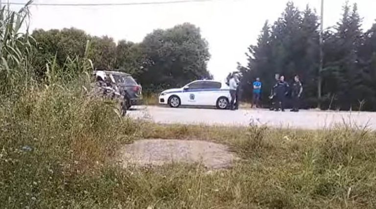 Αυτοκίνητο έπεσε μέσα σε αρδευτικό κανάλι –  Πως βγήκε από μέσα η οδηγός (βίντεο)