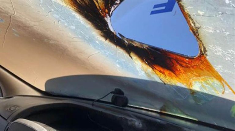 Αυτοκίνητο πήρε φωτιά από… γυαλιά ηλίου! (φωτό)