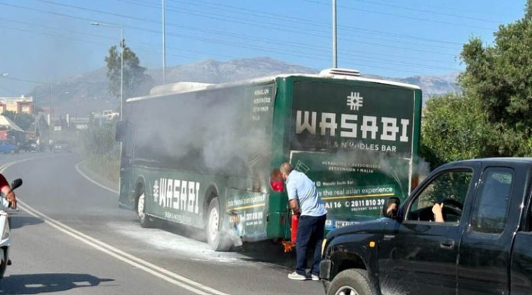 Πανικός με λεωφορείο που πήρε φωτιά  εν κινήσει! (φωτό)