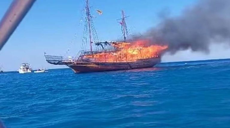 Βίντεο ντοκουμέντο από την διάσωση  των επιβατών του τουριστικού πλοίου που τυλίχθηκε στις φλόγες