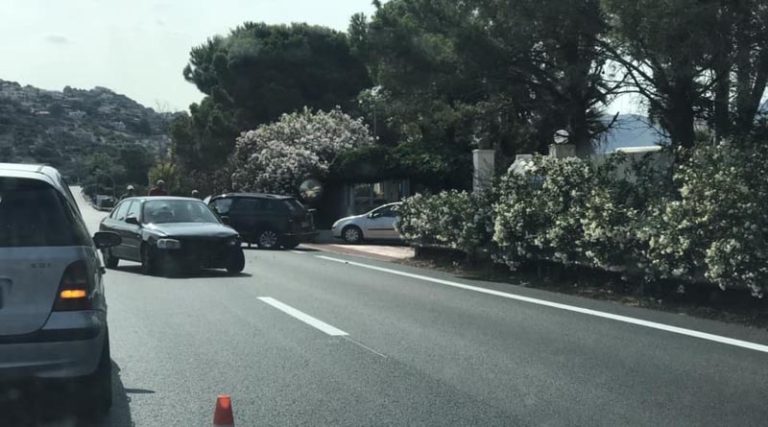Λαγονήσι: Τροχαίο ατύχημα στη Λεωφόρο Αθηνών Σουνίου (φωτό)