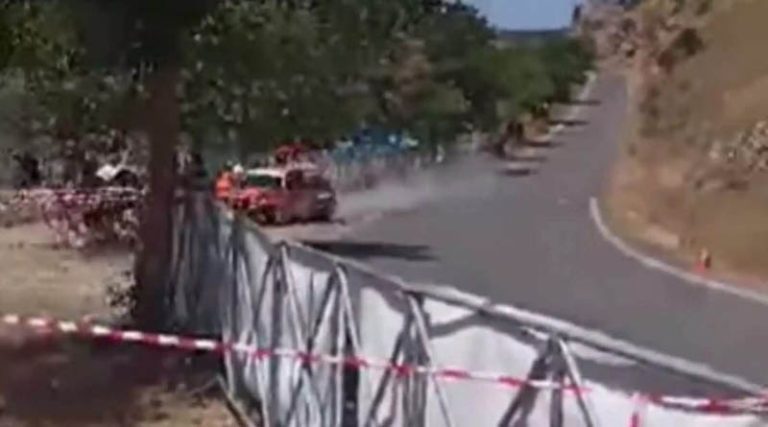 Βίντεο ντοκουμέντο από το τρομακτικό ατύχημα σε αγώνες ταχύτητας με τρεις τραυματίες στη Δημητσάνα