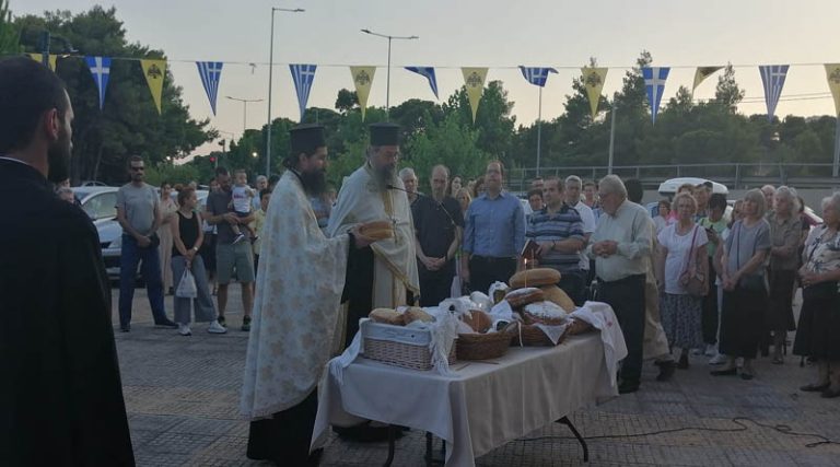 Με λαμπρότητα ο εορτασμός του Αγίου Παϊσιου στη Διασταύρωση Ραφήνας (φωτό)