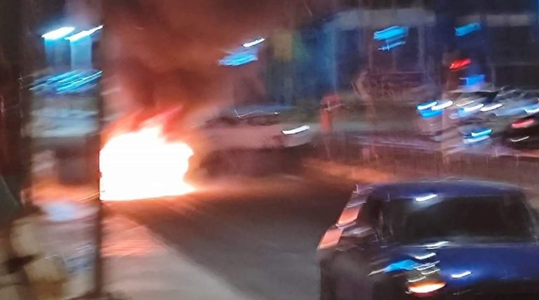 Βίντεο ντοκουμέντο με το αυτοκίνητο που τυλίχθηκε στις φλόγες στον Γέρακα!