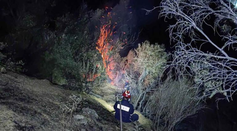 Το Σωματείο Εθελοντών Δασοπυροσβεστών Μαραθώνα στην κατάσβεση της φωτιάς στα Δερβενοχώρια