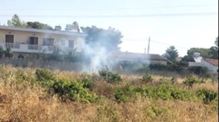 Αρτέμιδα: Έβαλε φωτιά να κάψει ξερά χόρτα και του ξέφυγε – Μία σύλληψη! (φωτό & βίντεο)