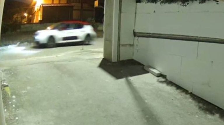 Καλύβια: Έκλεψαν αυτό το αυτοκίνητο – Όποιος γνωρίζει κάτι… (βίντεο)