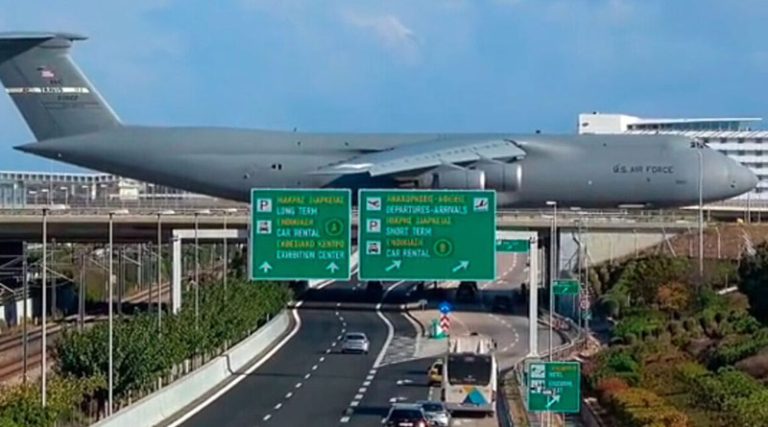 Σπάτα: Το θηριώδες αεροπλάνο που πέρασε πάνω από την Αττική Οδό! (βίντεο)