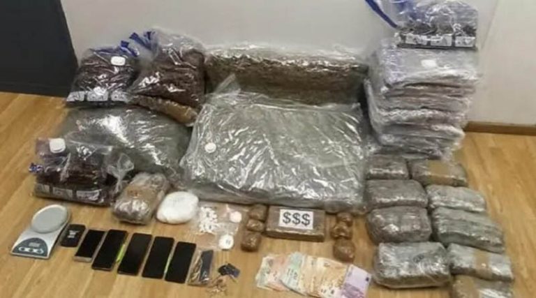 Δύο συλλήψεις για διακίνηση μεγάλων ποσοτήτων ναρκωτικών στην Αττική (φωτό)