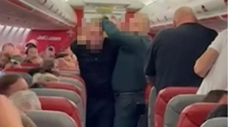Πτήση – τρόμος: Επιβάτης προσπάθησε να ανοίξει την πόρτα!