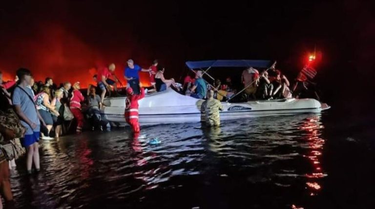 Συγκινητική η ανταπόκριση των εθελοντών του Ελληνικού Ερυθρού Σταυρού στη φωτιά της Ρόδου