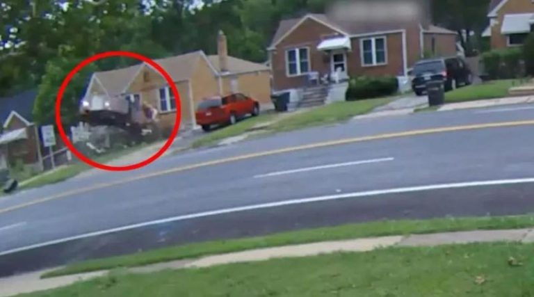 Σοκαριστικό βίντεο: Αυτοκίνητο εκτοξεύτηκε στον αέρα και προσγειώθηκε σε σπίτι – Νεκρή η 73χρονη οδηγός